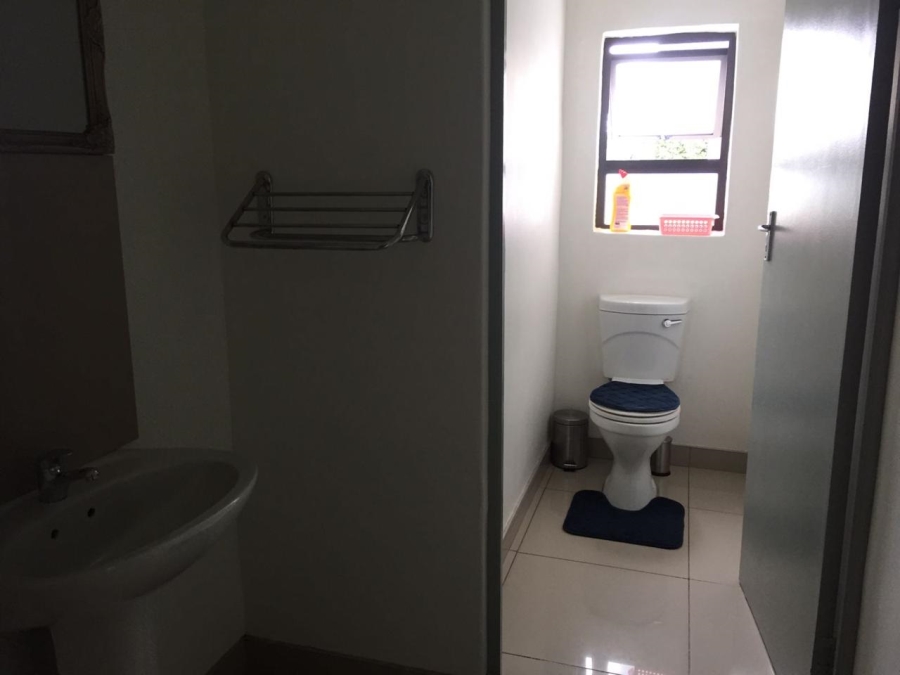 To Let 4 Bedroom Property for Rent in Beacon Bay Eastern Cape